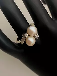 VINTAGE 18K SOLID WHITE GOLD 2 AKOYA PEARLS & DIAMOND RING 6.75GR SIZE 7 - Picture 1 of 12