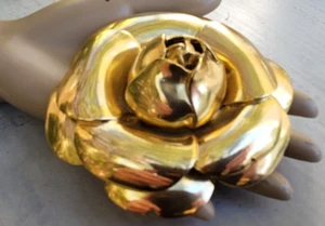 NEW AUTH HUGE OSCAR DE LA RENTA CAMELLIA FLOWER BROOCH PIN GOLD PLATED OVERSIZED - Picture 1 of 14