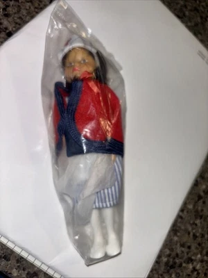 PLEASANT COMPANY American Girl MOLLY Christmas Box NURSE DOLL with Cape and Hat