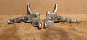 Yamaha TRX850 Sozius Fußstütze / Auspuffgehänge 4NX-27430(27440)-00 alle Baujahre - Bild 1 von 11