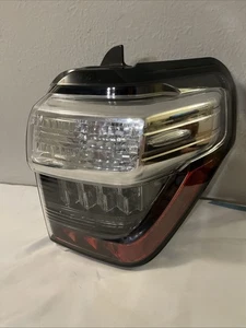 2014 - 2020 Toyota 4Runner LED Outer Tail Light Right Passenger Oem - Imagen 1 de 12