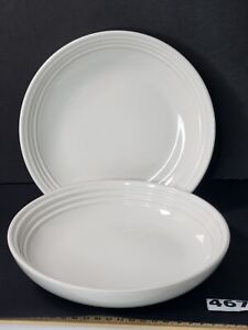 Le Creuset 2 Bowls Set  White 8 1/2"w x 1 1/2" h Pasta Salad 30oz Preowned EUC