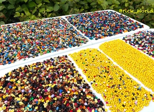 LEGO Build-Your-Own 100 Minifigs! 100 of: Heads Torsos legs + 50 of : Hat hair - Picture 1 of 6