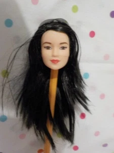 Wunderschöne Barbie Puppe nur Ersatzkopf. Schwarze Haare, blaue Akzente Teile & OOAK - Bild 1 von 2