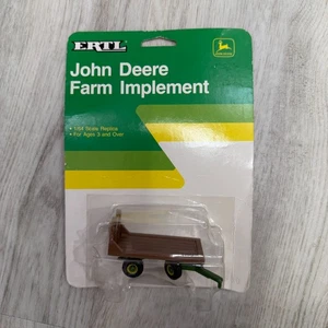1/64 ERTL John Deere Hay Wagon - new in package 1/64 1986 Die Cast ERTL NIB - Bild 1 von 3