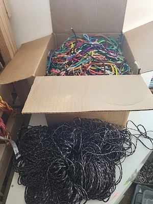 Lote de 550 chatarra Paracord, 10 libras + 1 pila enredada 3+ libras colores surtidos Foto 1 de 4