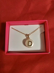 AVON-Pearly Anfangskette-Buchstabe D-Gold-Ton - Neu im Karton - ungetragen - Bild 1 von 3