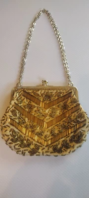 Bolso de hombro vintage con cuentas doradas hechas a mano en Hong Kong Foto 1 de 4
