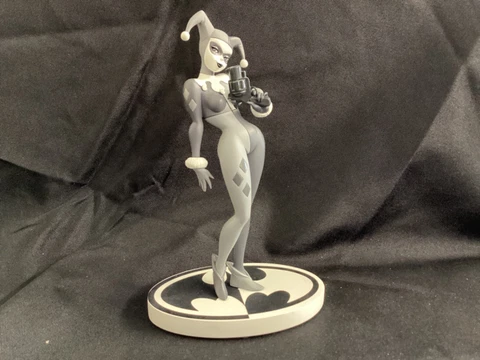 DC Collectibles Black & White Harley Quinn 2nd Edition Statue by Bruce Timm Cover
