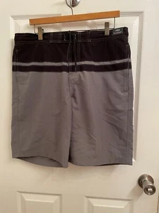 Roundtree & Yorke Solid Gray & Black Swim Trunks Mens size L - NEW with TAGS - Picture 1 of 5