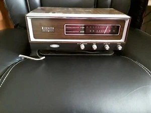 Zenith Solid State AM/FM Radio Vintage - Picture 1 of 7