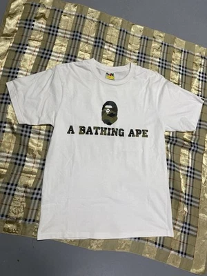 Camiseta A Bathing Ape verde camuflaje cabeza bape talla mediana Foto 1 de 4