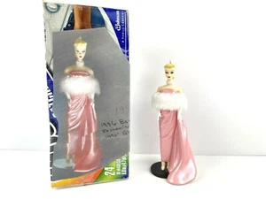 Hallmark Barbie La Noche Encantada Vestido Rosa 1996 #3 Adorno de Navidad NOBOX - Imagen 1 de 8