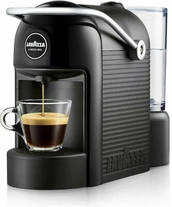 Lavazza A Modo Mio Jolie Nero Kapseln Kaffeemaschine NEU BLACK 2 Jahre Garantie - Bild 1 von 1