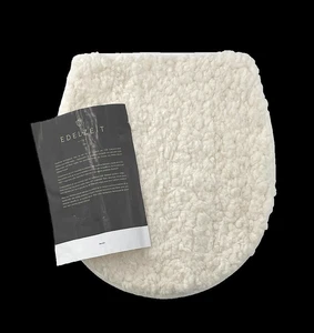 WC-DECKELBEZUG IN CURLED LAMMFELL OPTIK  47 x 50 CM # OFFWHITE# SCHMUCKJAGD - Bild 1 von 3