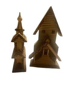 Vintage handgefertigtes russisches Holz Zwiebel Kuppel Haus 7 "plus geschnitzte Holzkirche 6" - Bild 1 von 4