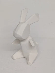 WEISSER KERAMIK HASE KANINCHEN FIGUR MODERN SCHWEIN BANK KINDERZIMMER DEKOR WALD - Bild 1 von 8