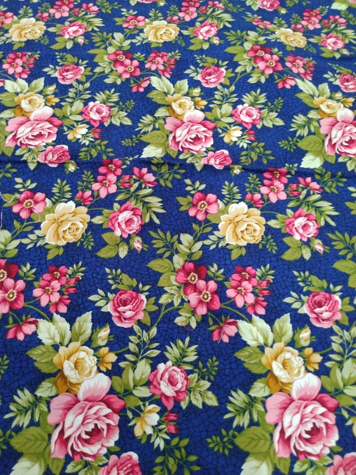 Festival de Verano por Principio de Color Henry Glass & Co Flor Floral Tela Azul  Foto 1 de 1