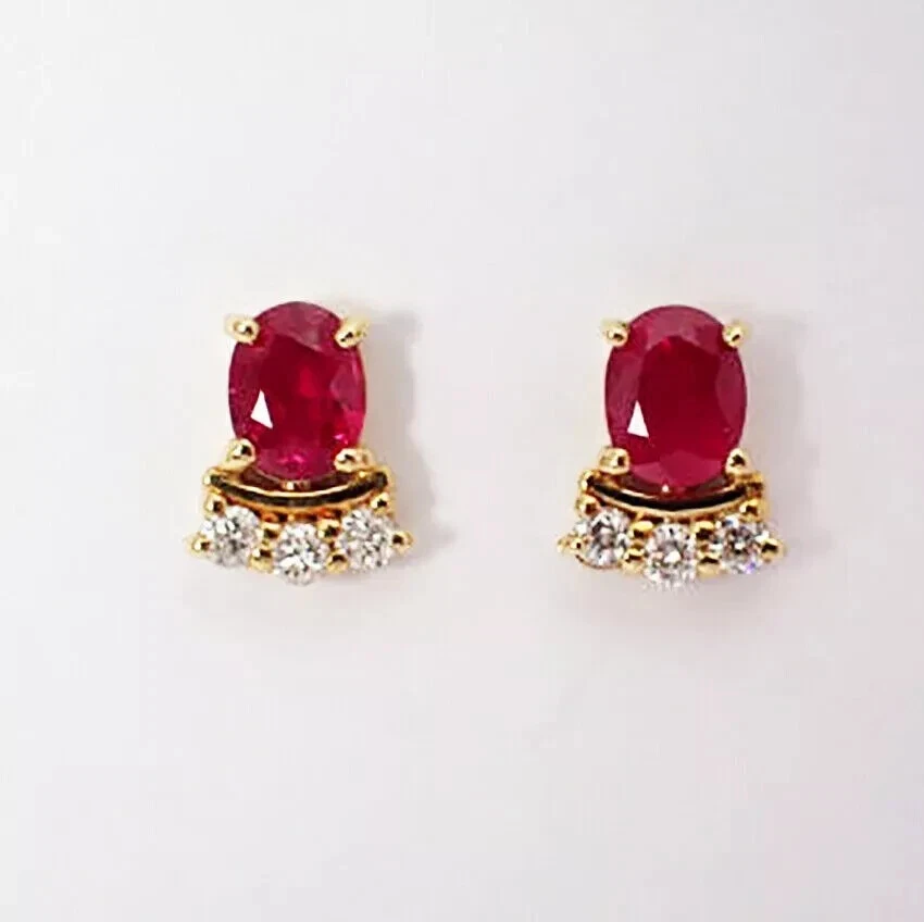 Aretes para mujer de 1,50 quilates corte ovalado simulado rubí rojo enchapados en oro amarillo de 14 quilates Foto 1 de 4