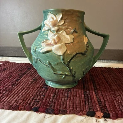 Vintage Original Roseville Magnolia Vase. 91-8 - Image 1 of 4