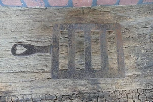 antiguo remache cuadrado hierro forjado corazón mango siglo XIX - Imagen 1 de 2