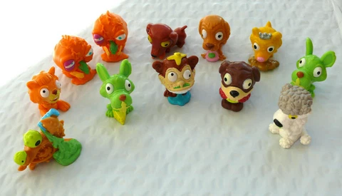 12 Moose Toys Uggly’s Pet Shop Figures Dogs cats poodle fish Ugglys Ugly Cover