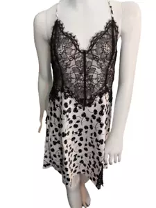 NWT Victoria's Secret Lace Top Satin Slip Size XL (79) - Picture 1 of 5