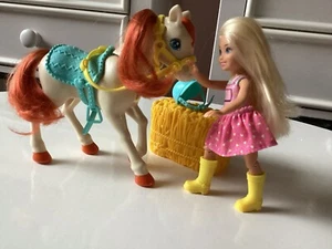 Barbie mit Pferd ,Mattel, Top Zustand,Kopf mit Federwirkung - Bild 1 von 12