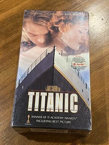Titanic (VHS, 1998, 2-Tape Set, Pan-and-Scan) - Picture 1 of 2