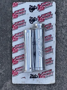 Polished Curved Hand Grips Flat Ends for Yamaha YZF-R6 / R6S | Aluminum - Picture 1 of 2