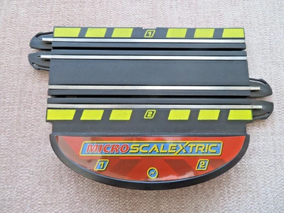 Micro Scalextric - 9V  POWER BASE Straight - Image 1 of 4