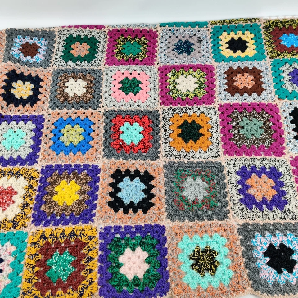 Vintage Häkeldecke Tischdecke Wolle Handarbeit, quadratisch Patchwork 130x130cm - Bild 1 von 4