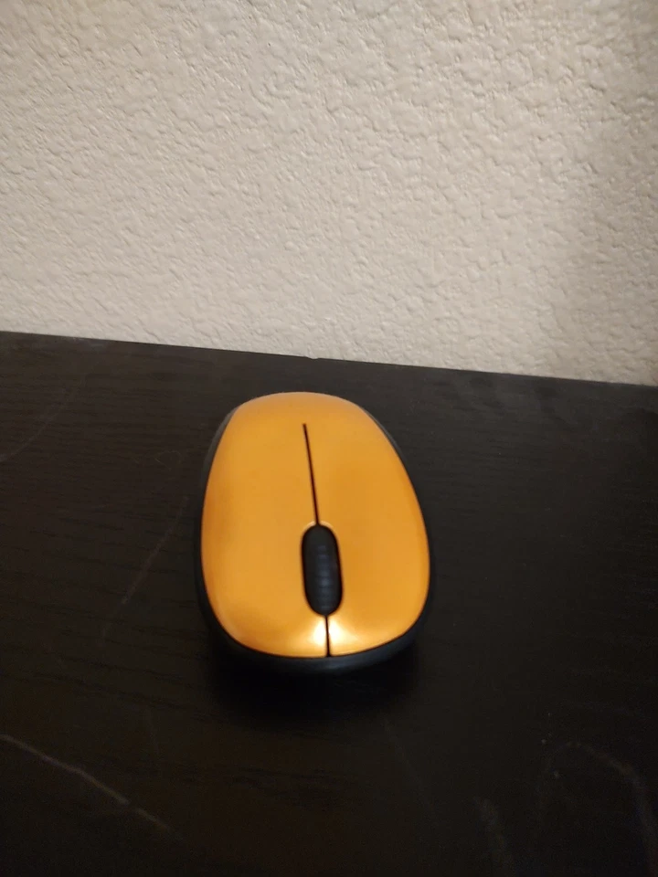Receptor USB inalámbrico Logitech Mouse simple - naranja ligeramente usado Foto 1 de 1
