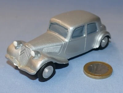 Surmoulage Anonyme de la Dinky France réf 24N : Citroën Traction Malle (Argent) - Photo 1/4