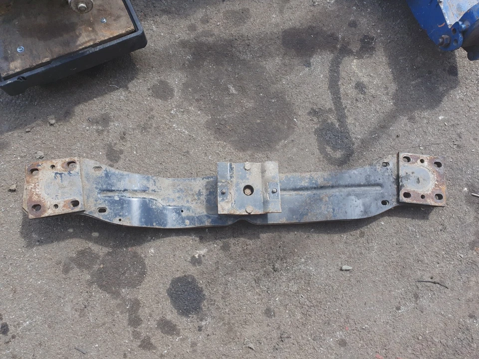 Isuzu Trooper Gearbox Crossmember - Image 1 of 1