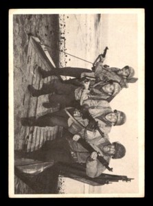 1964 Donruss Combat #8 Hitting The Beach VG/EX