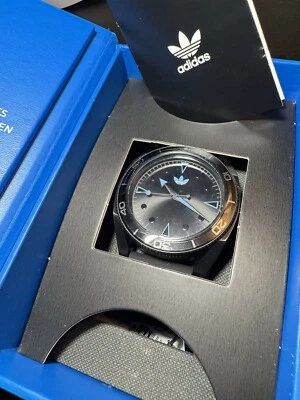 RELOJ ADIDAS EDICIÓN DOS MIEMBROS SOLO 2023 NEGRO IV2011 - ¡ENVÍO GRATUITO!! Foto 1 de 4