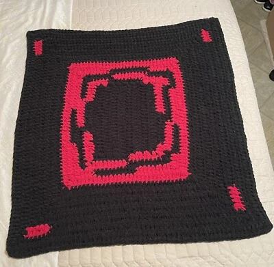 Nueva hermosa manta de ganchillo para bebé suave esponjosa gruesa roja/negra 35 1/2x32 pulgadas Foto 1 de 4