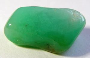 LOVELY GREEN CHRYSOPRASE TUMBLESTONE  2.8 x 1.6  cms 8.74 gms #21 - Picture 1 of 4