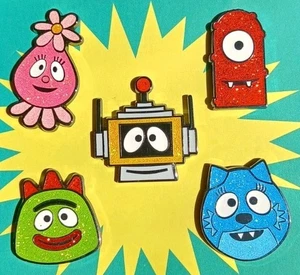 Yo Gabba Gabba Juego de 5 Pin Esmaltes Edición Limitada NUEVO Solapa Arte Muni Brobee DJ Lance R - Imagen 1 de 2