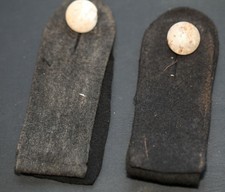 WWII ORIGINALshoulder straps and aluminum buttons elite troops of Germany