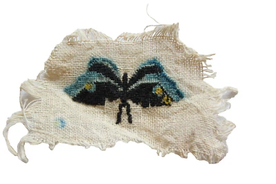 Broderie de papillon sur toile. 10 x 6 cm - Photo 1/2