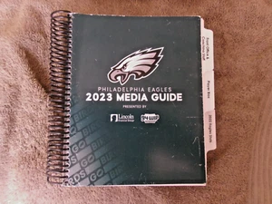 Philadelphia Eagles Media Guide 2023 Anuario Programa Nick Sirianni Jalen Hurts - Imagen 1 de 11