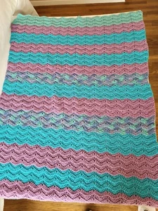 Handmade Crochet Child Baby Blanket Zigzag Stripe Scallop Edge 47" X 30 1/2" - Picture 1 of 7