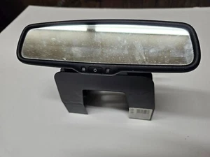 Auto-dimming rear-view mirror - Picture 1 of 6