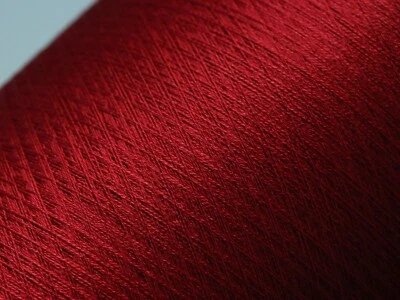 M02 (139€/kg) 100g PURE SILK / 100% REINE SEIDE RUBINROT (60/2) Zwirn Wolle Garn - Bild 1 von 3