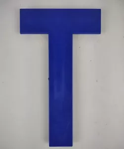 Insegna vintage tendone lettera ""T"" grafica decorazione artistica blu 8" alta Lexan ben usato - Foto 1 di 5