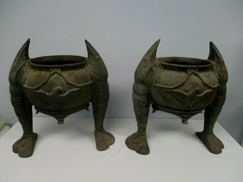 RARE PAIR ANTIQUE CAST IRON GARDEN URNS NAUTICAL SHRIMP FOOTED w PATRIOTIC EAGLE Cover