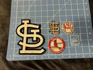 #2 VINTAGE PATCH LOT ST LOUIS CARDINALS & NEW YORK YANKEES PATCHES - Bild 1 von 6