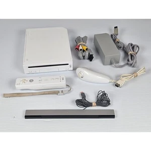 Original Nintendo Wii Video Game Console Bundle - Picture 1 of 8